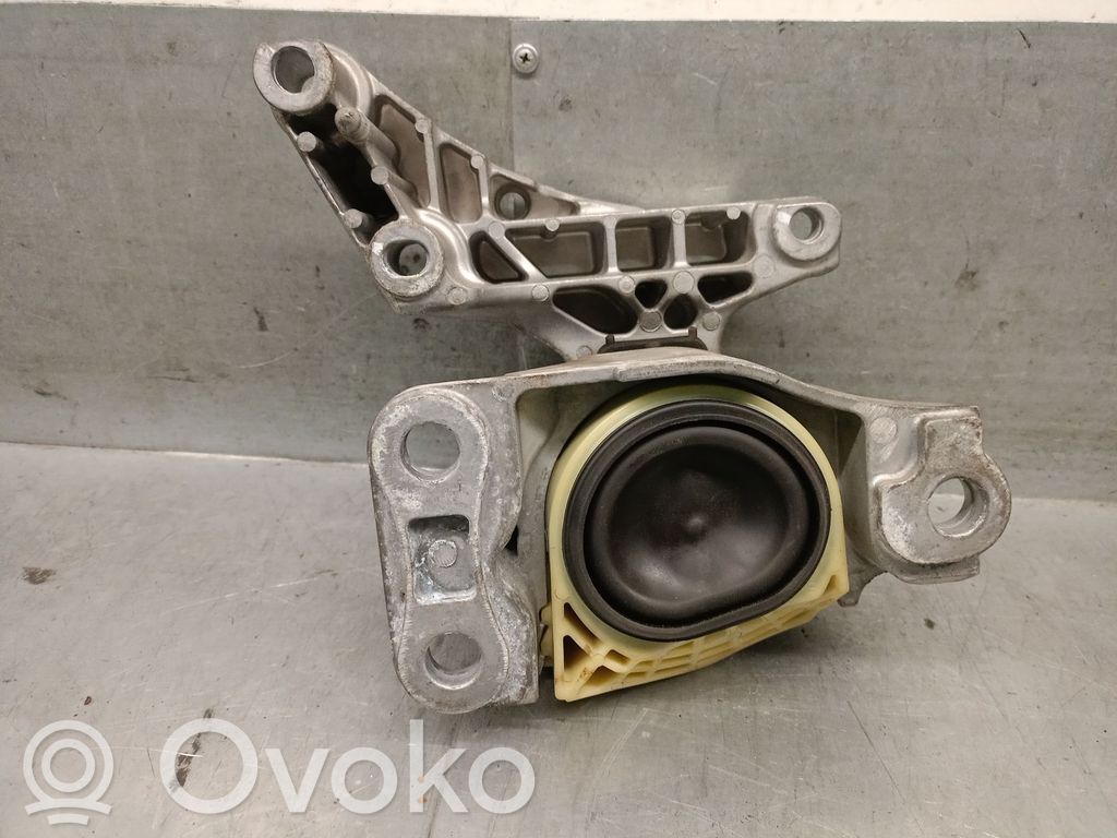 Renault Fluence Engine mount bracket 
