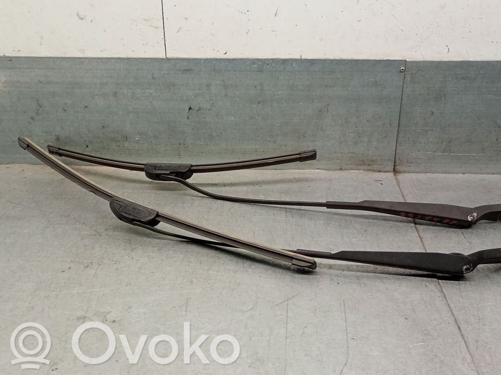 Ford Tourneo Front wiper blade arm 