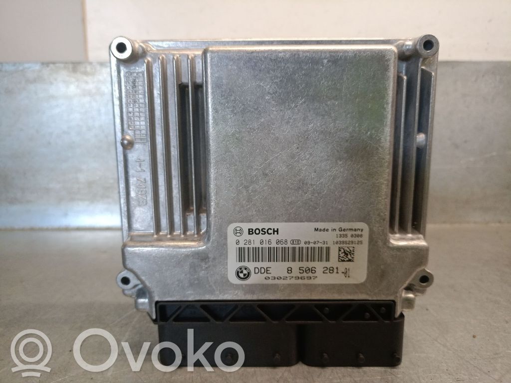 BMW 1 E81 E87 Variklio valdymo blokas 