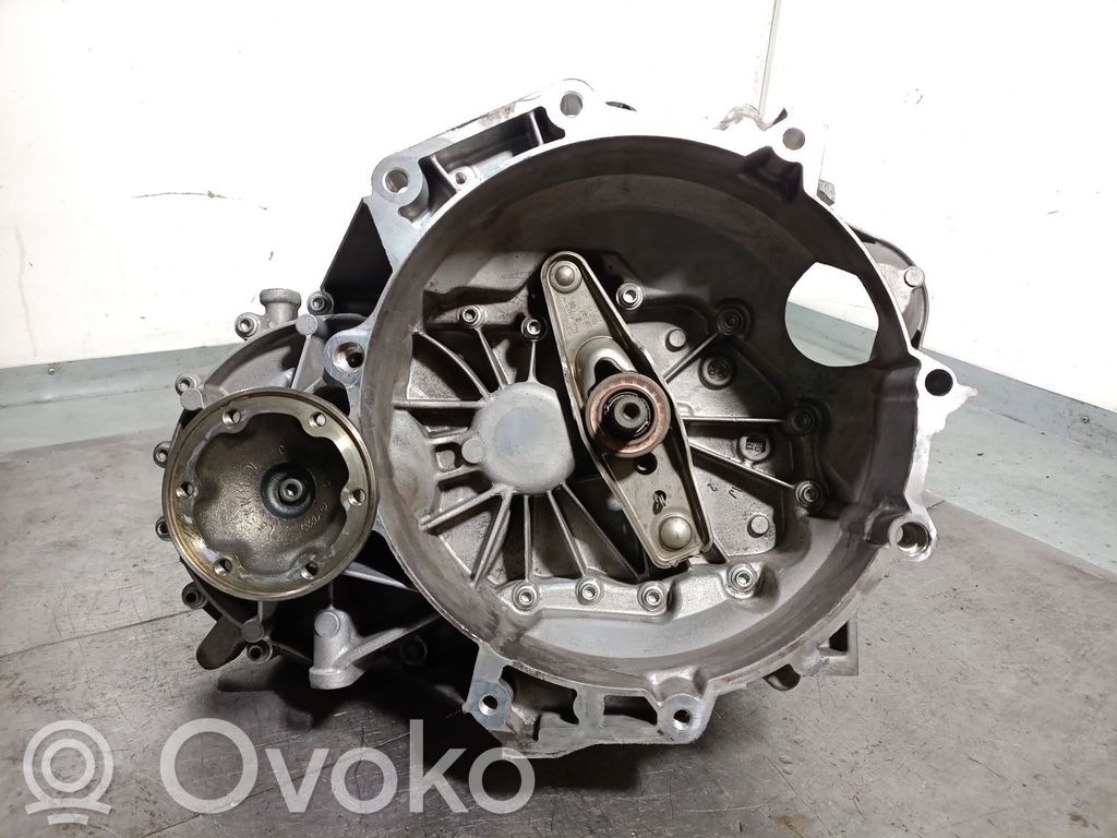 Volkswagen Golf SportWagen Cutie viteze manuală cu 5 trepte 