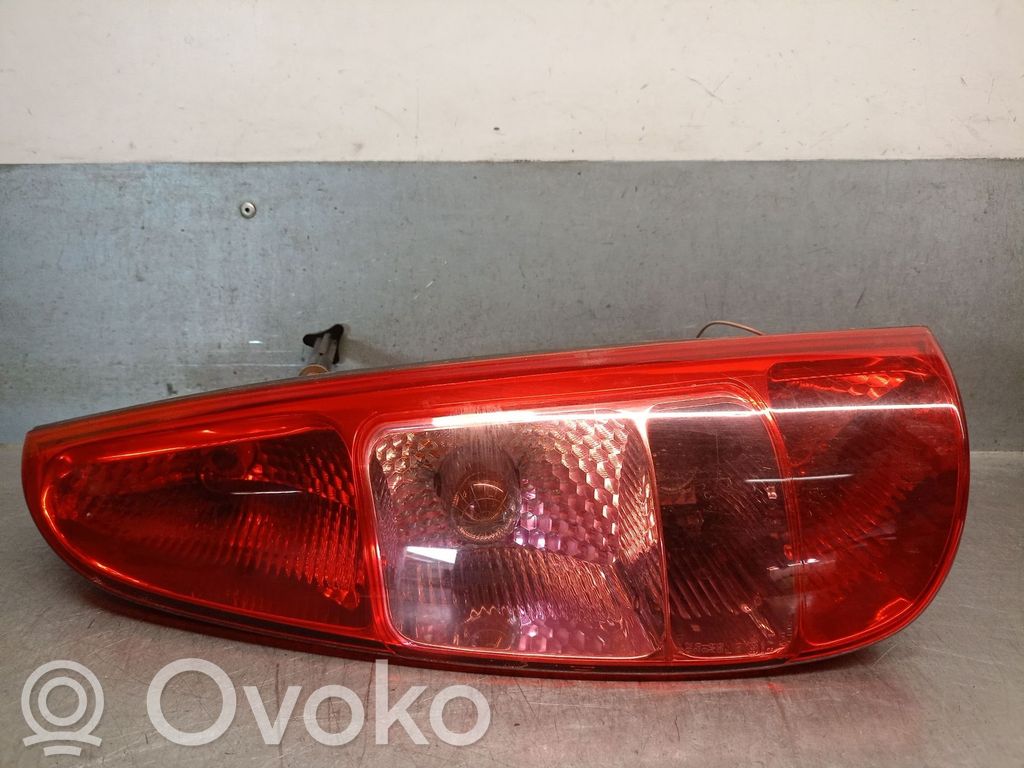 Peugeot 807 Aizmugurējais lukturis virsbūvē 