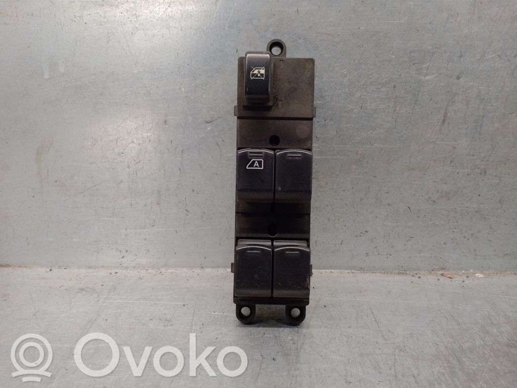 Nissan Note (E11) Electric window control switch 