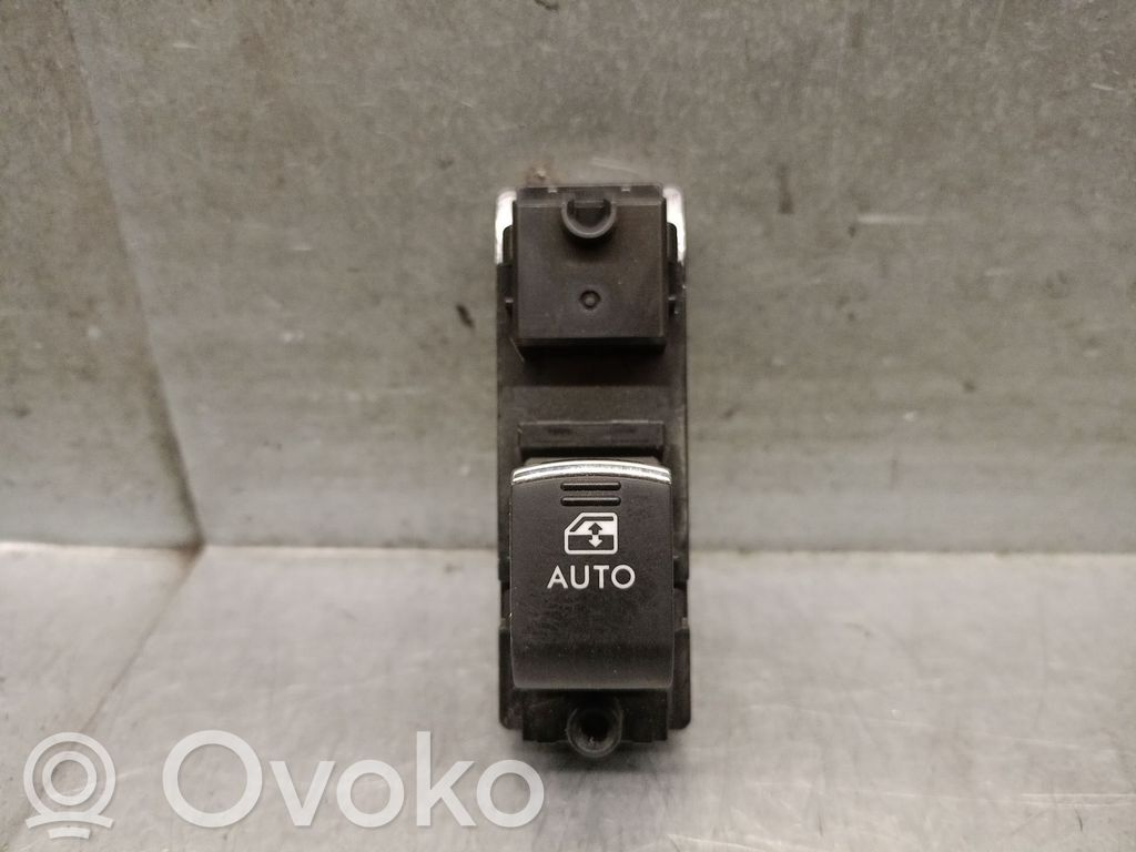 Subaru Legacy Electric window control switch 
