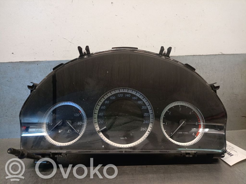 Mercedes-Benz C W204 Tachimetro (quadro strumenti) 