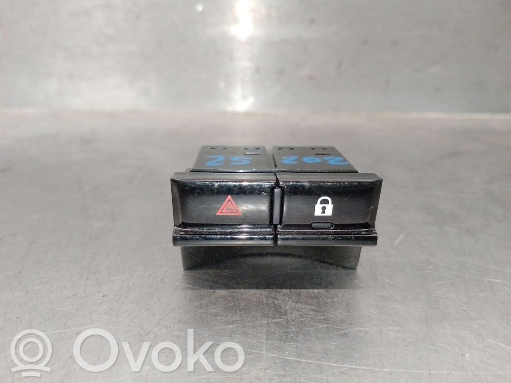 Fiat 500E Schalter Warnblinkanlage 