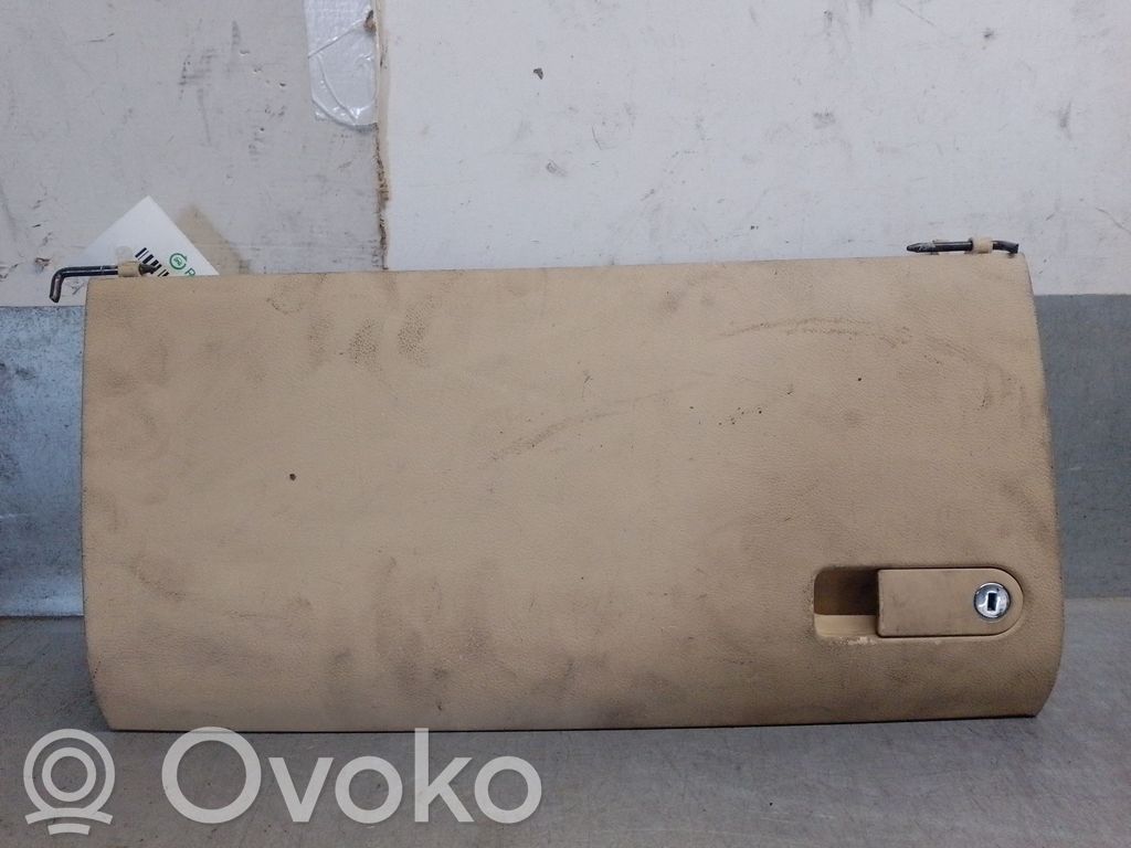 Schowek deski rozdzielczej   7L6857101,7L6857101P