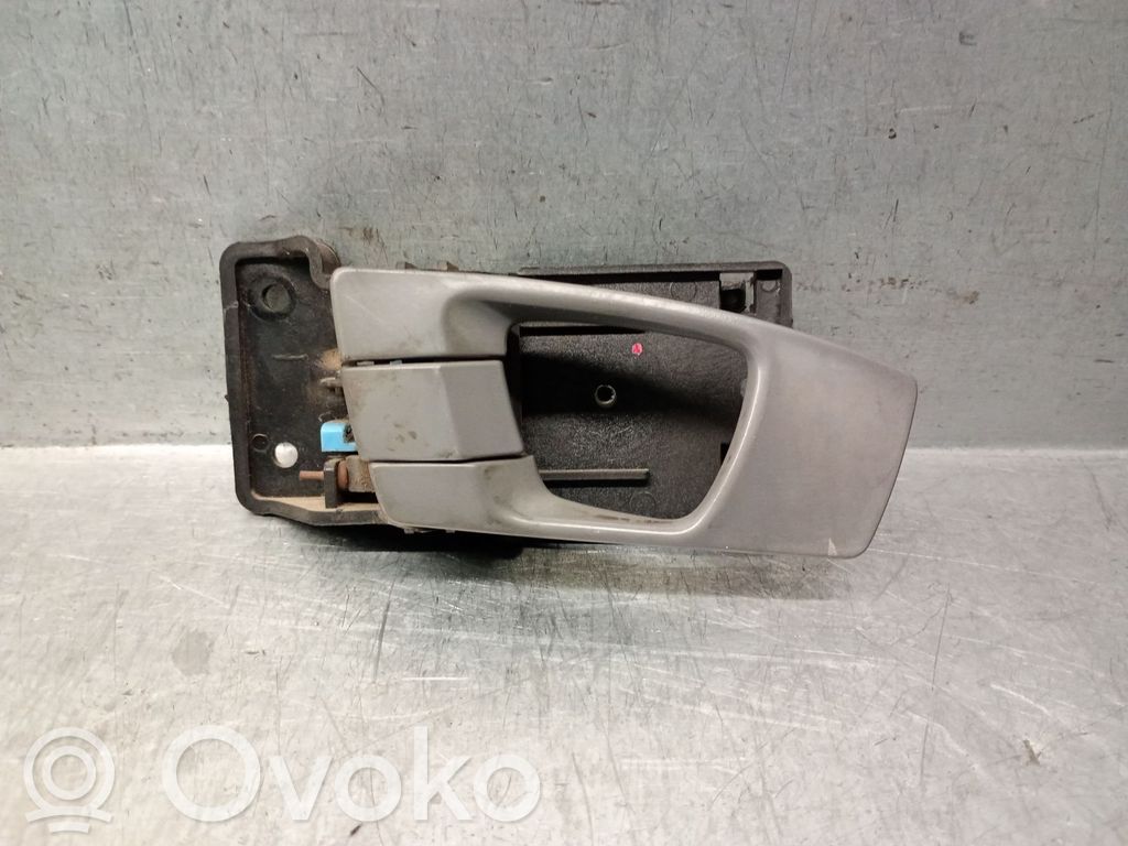 KIA Carens I Manecilla interna puerta delantera 