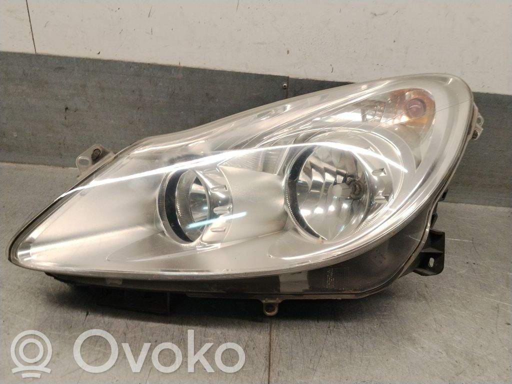 Opel Corsa D Lampa przednia 