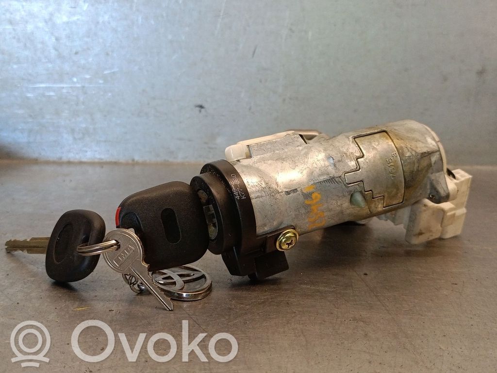Toyota Corolla E110 Užvedimo spynelė 