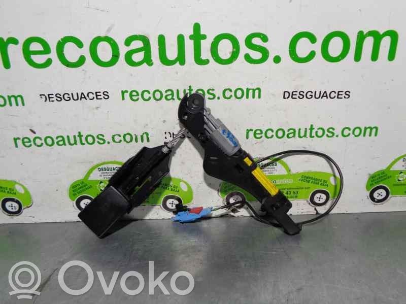 Etuistuimen turvavyön solki   9639873877