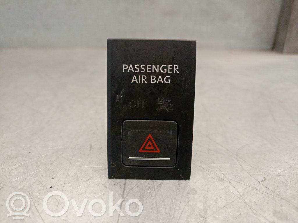 Volkswagen Scirocco Botón interruptor de luz de peligro 