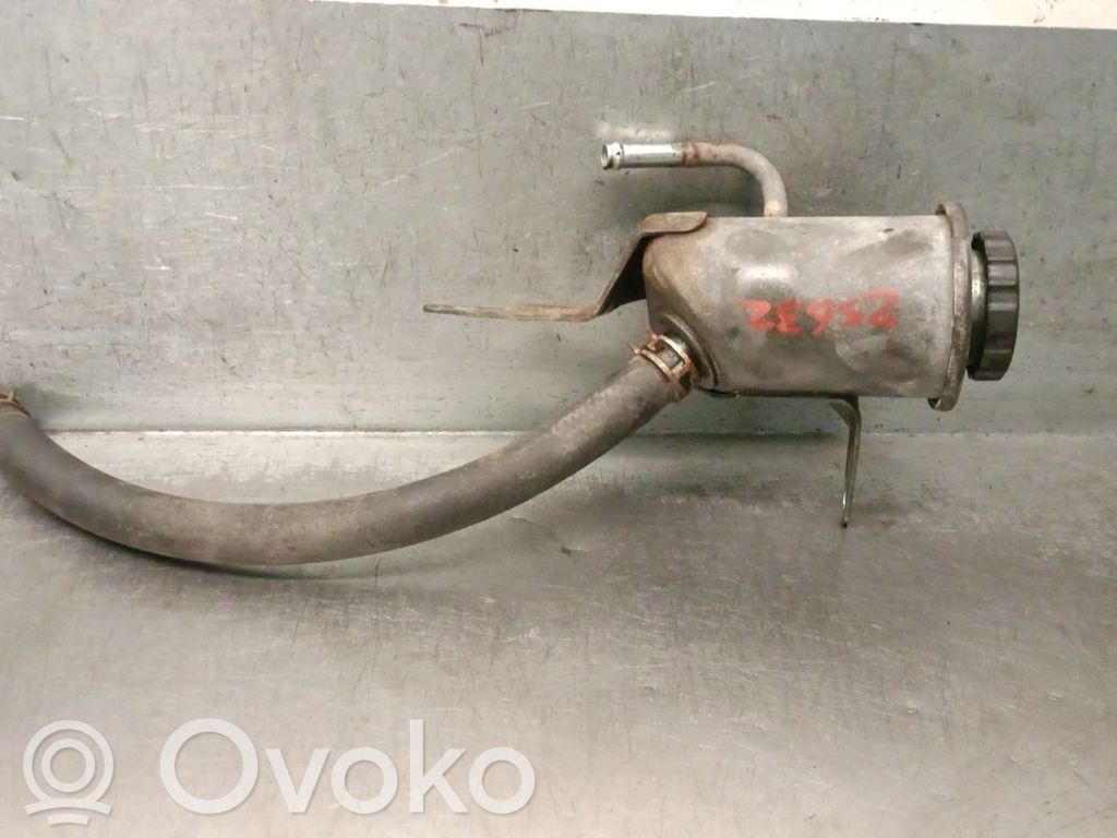 Toyota Land Cruiser (J100) Réservoir de liquide de direction assistée