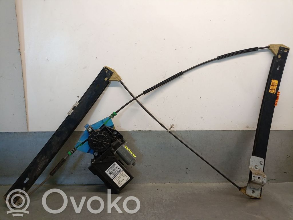 Podnośnik szyby drzwi z silniczkiem   8E0837462E,8E0837462C