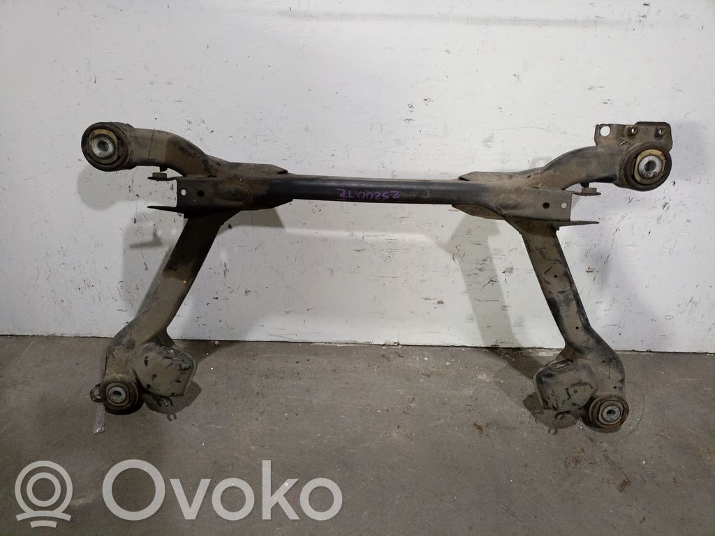 Audi A4 S4 B6 8E 8H Belka osi tylnej z reduktorem