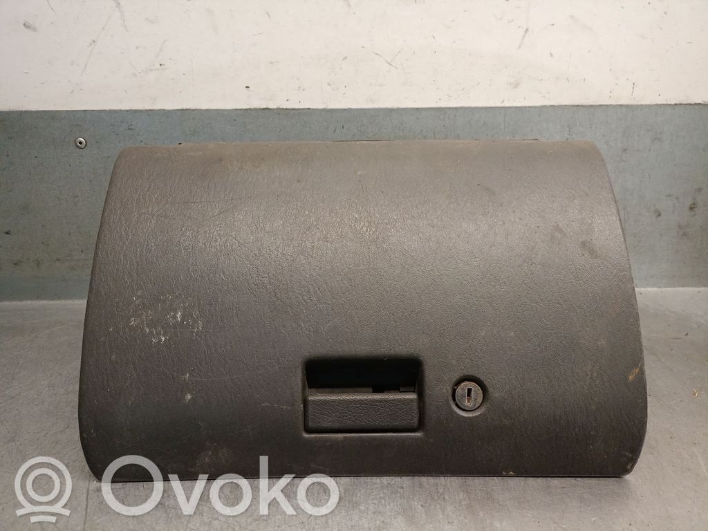 Mitsubishi L200 Schowek deski rozdzielczej