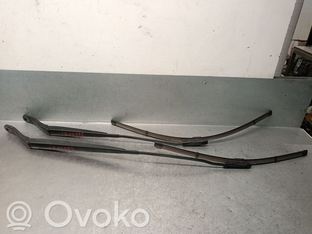Opel Vivaro Wischerarm vorne 