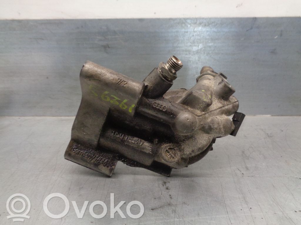 Audi A4 S4 B5 8D Soporte de montaje del filtro de aceite 