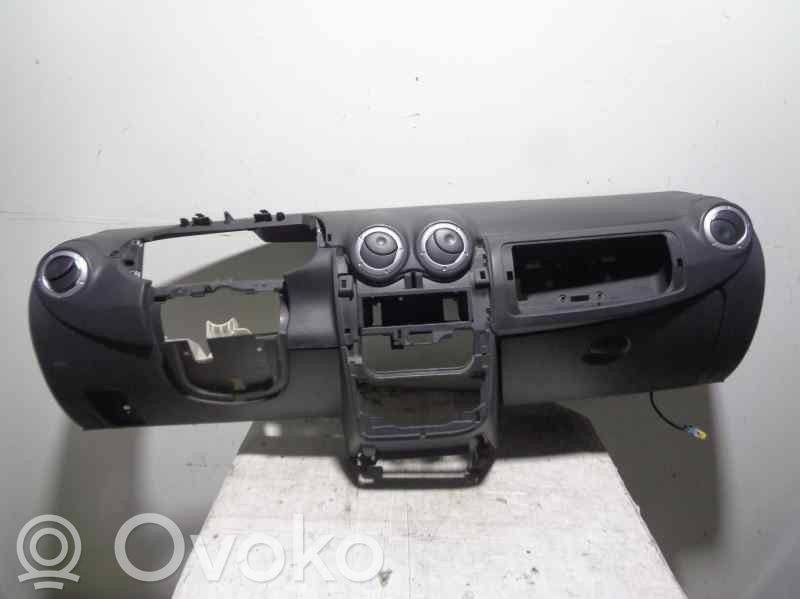 Dacia Logan VAN Armaturenbrett Cockpit