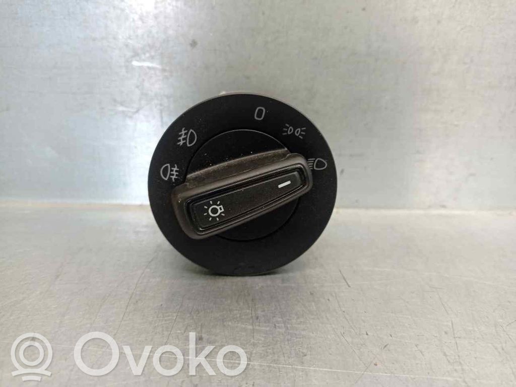 Skoda Fabia Mk3 (NJ) Interruptor de control del panel de luces