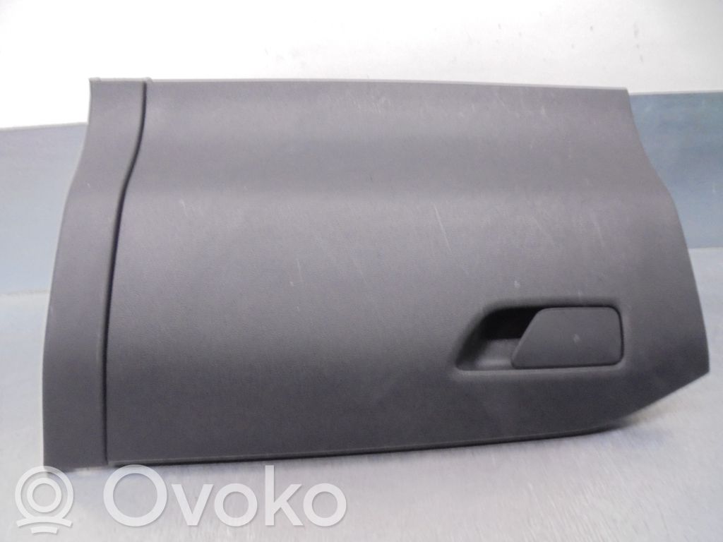 Ford Focus ST Hansikaslokero 