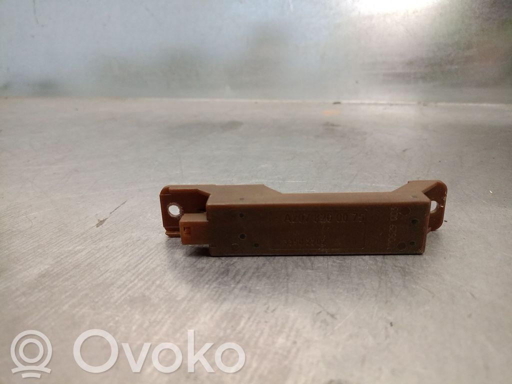 Mercedes-Benz E A207 Radioantenne