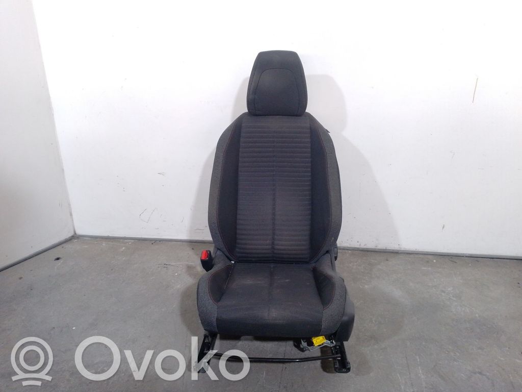 Peugeot 2008 II Siège conducteur avant