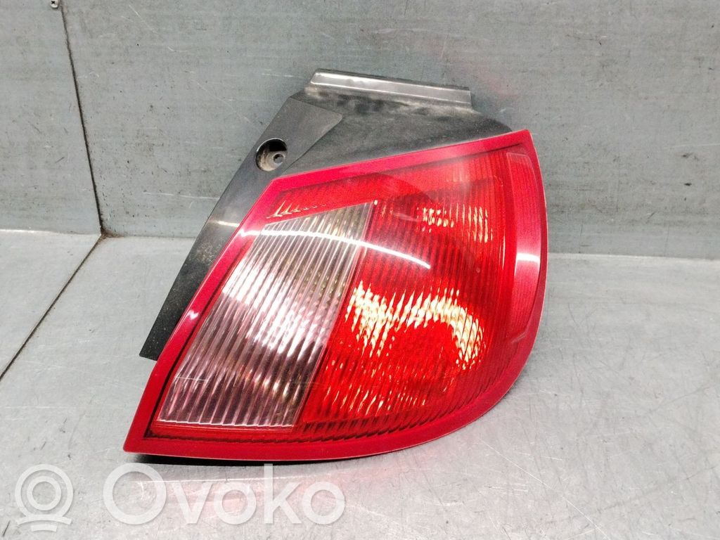 Mitsubishi Colt Luci posteriori 