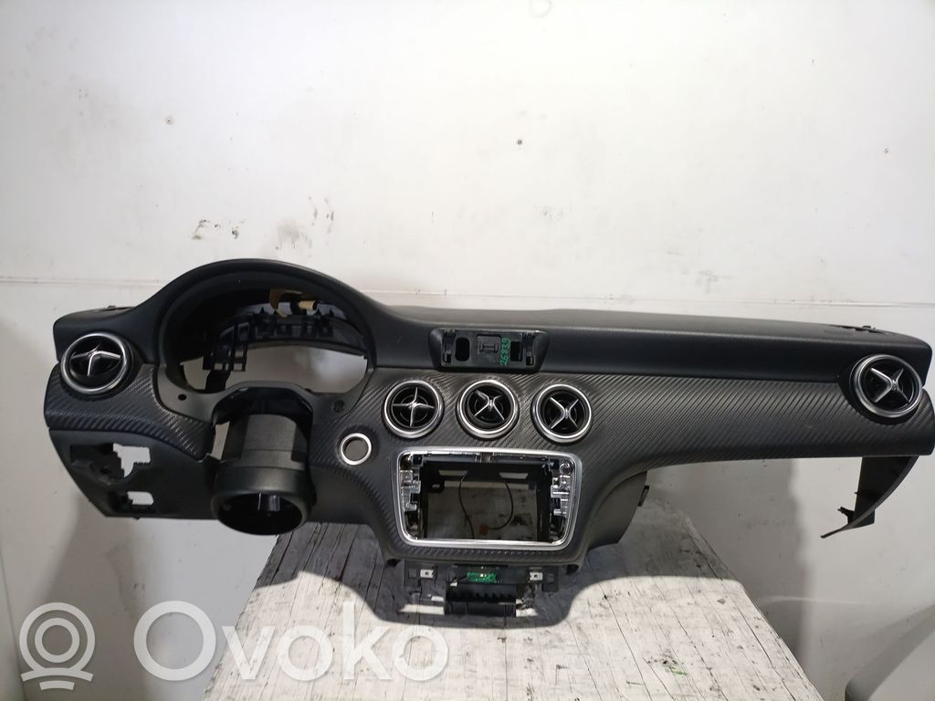 Mercedes-Benz A W176 Panel de instrumentos