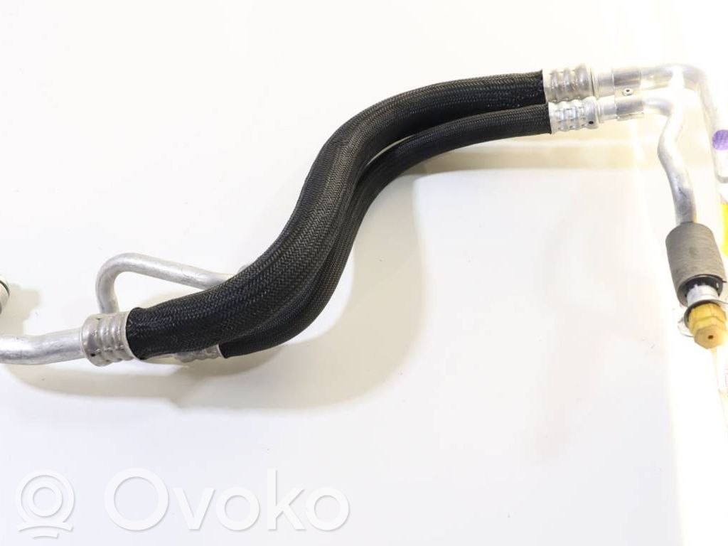Tesla Model Y Ilmastointilaitteen putki (A/C) 