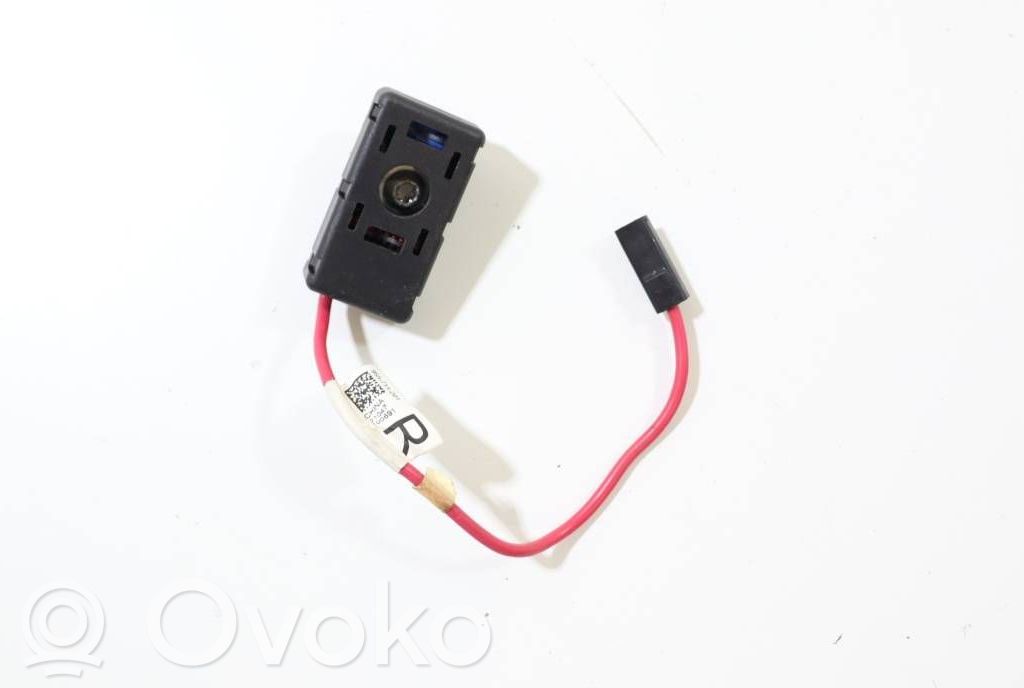 Tesla Model 3 Antena GPS 