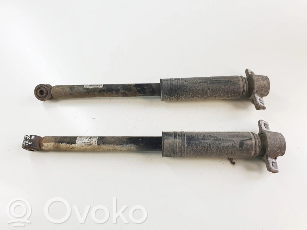 Opel Astra J Amortyzator tylny 