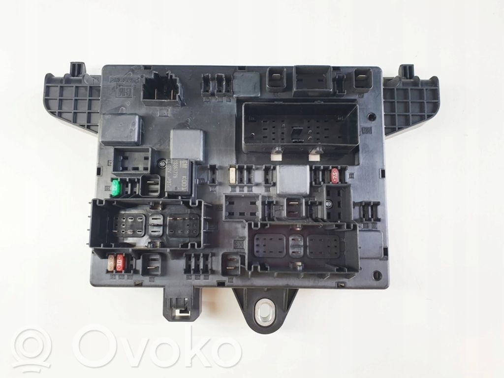 Opel Astra J Drošinātāju kaste (komplekts) 
