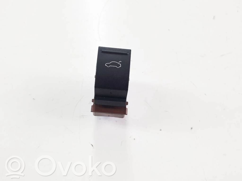 Volkswagen PASSAT B7 Tailgate opening switch 