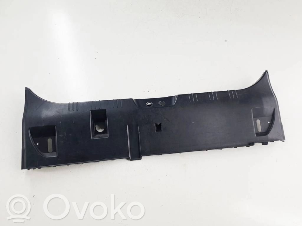 Trunk/boot sill cover protection