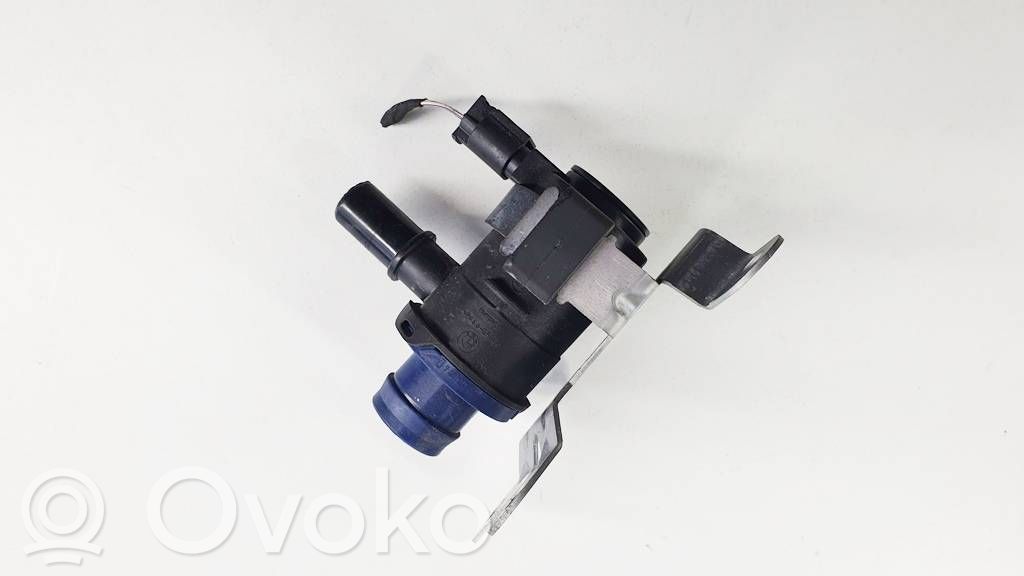BMW X1 F48 F49 Pompă electrică auxiliară lichid de răcire/apă 