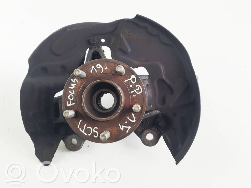 Zwrotnica koła przedniego   JX6C3K1705566,JX6C3K17055