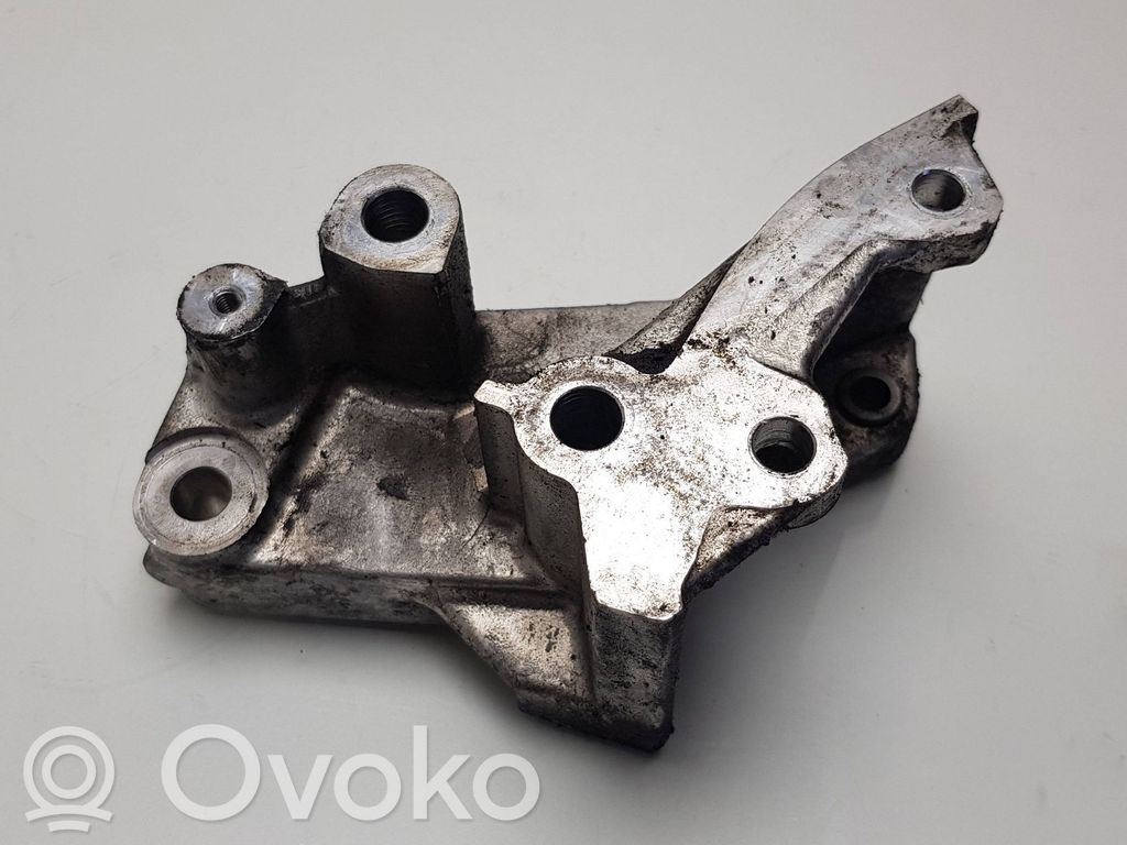 Citroen C5 Engine mounting bracket 