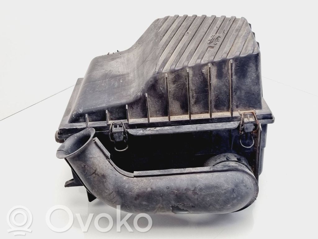 Volkswagen PASSAT B4 Luftfilterkasten 