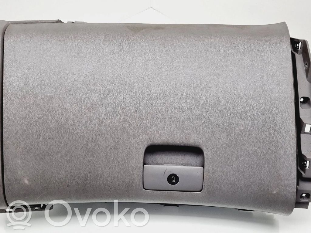 KIA Carnival Daiktadėžės (bordačioko) komplektas 