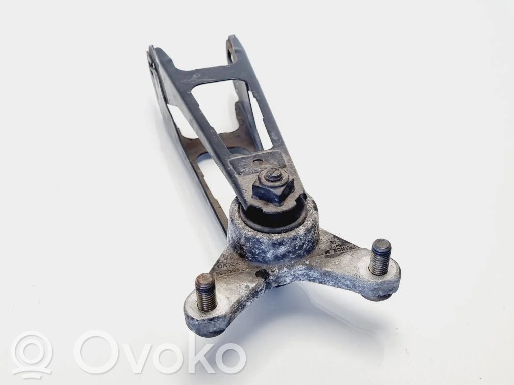 Volvo S70  V70  V70 XC Engine mount bracket 