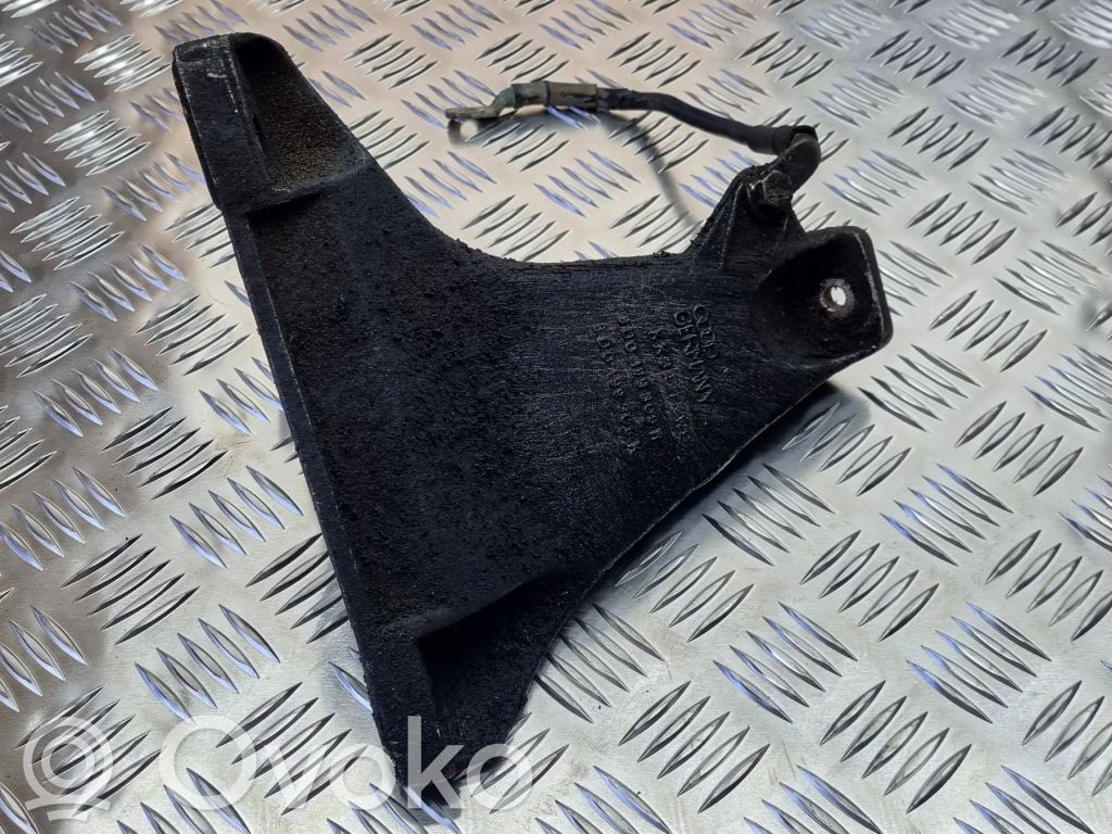 Volkswagen PASSAT B5 Engine mounting bracket 