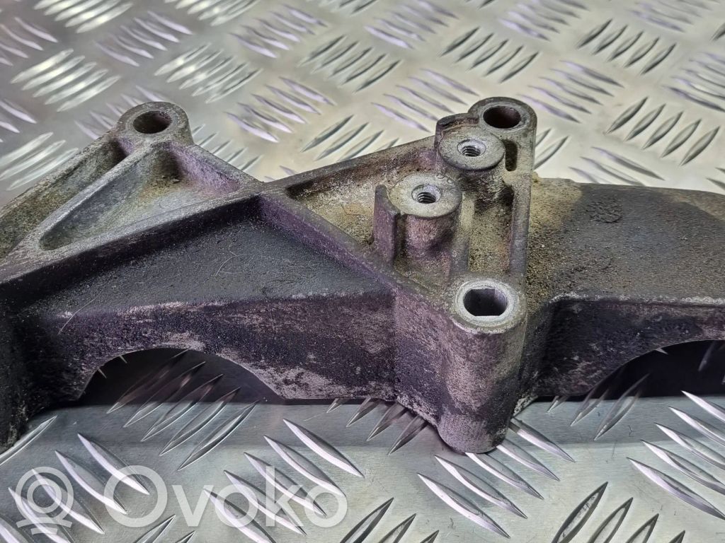 Opel Movano A Engine mounting bracket 