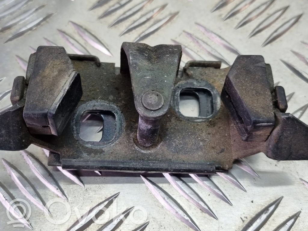 Volvo S70  V70  V70 XC Trunk lock loop 