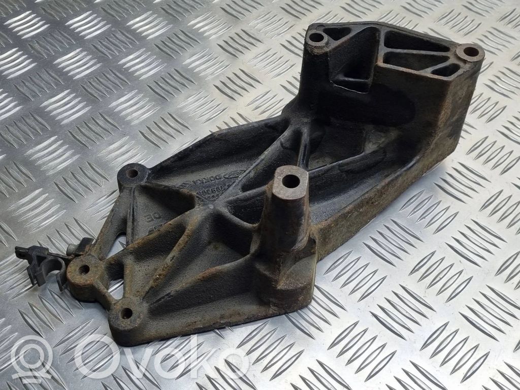 Seat Alhambra (Mk1) Engine mounting bracket 