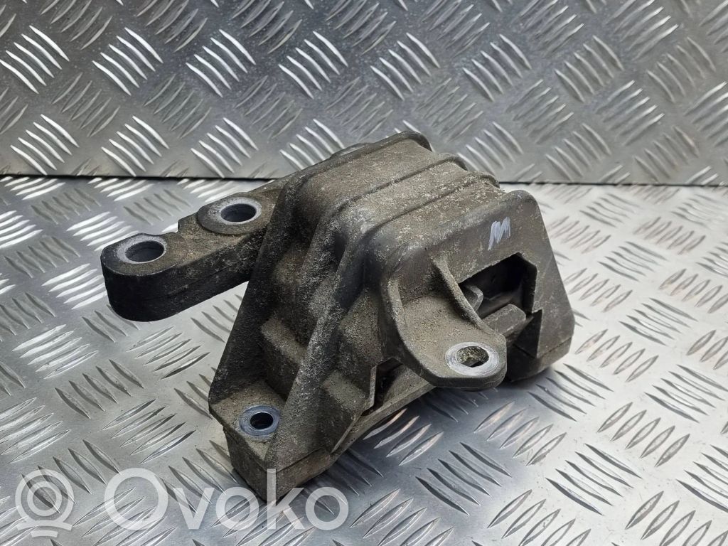 Opel Vectra C Engine mount bracket 