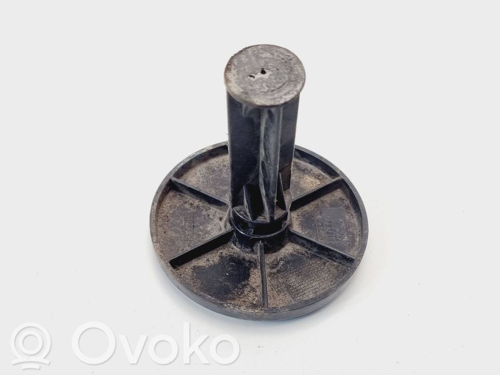 Volvo S80 Bullone fissaggio ruota di scorta 