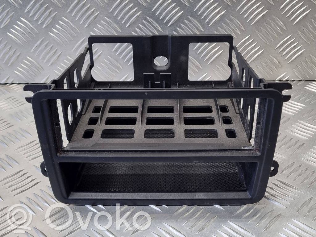 Skoda Octavia Mk2 (1Z) Verkleidung Radio / Navigation 