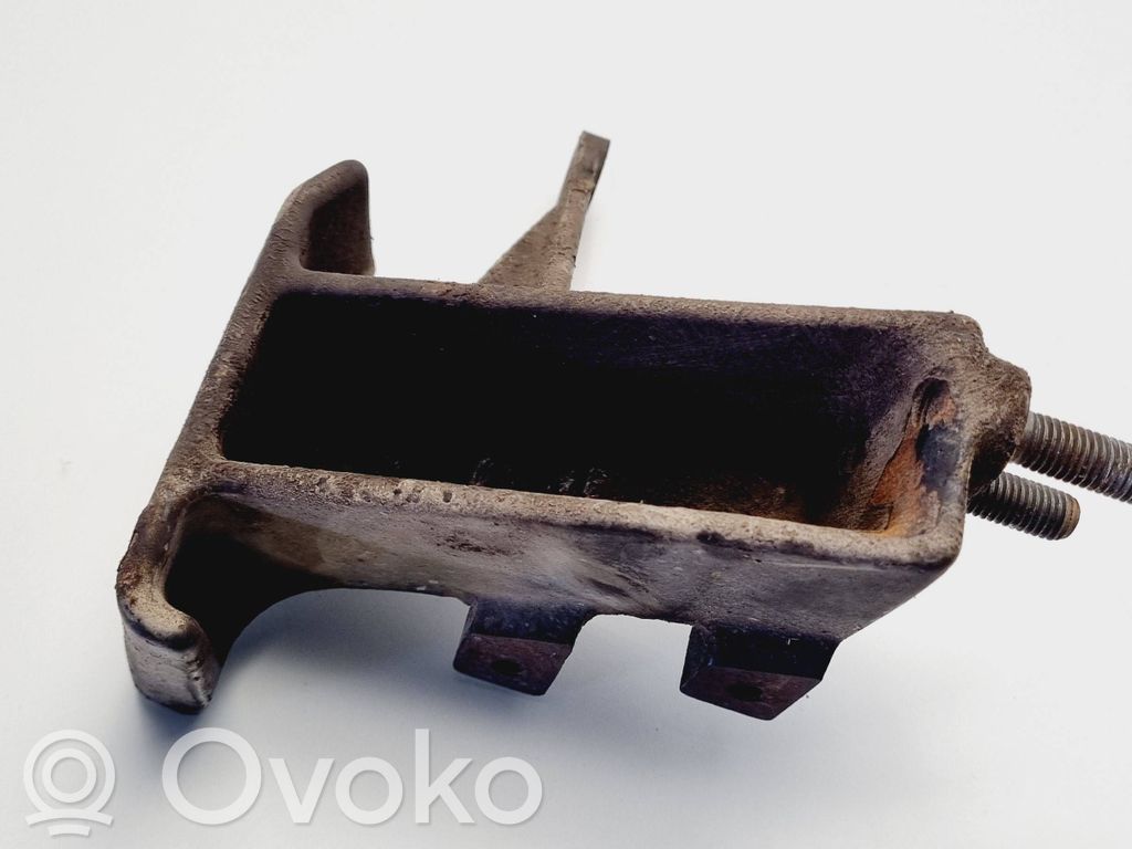 Volvo S80 Engine mounting bracket 
