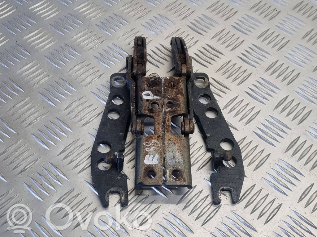 Engine bonnet/hood hinges