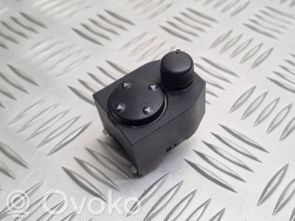 Audi A4 S4 B5 8D Wing mirror switch 